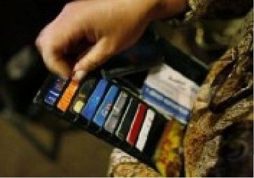 لازمه رونق بازار ارائه کارت های اعتباری است